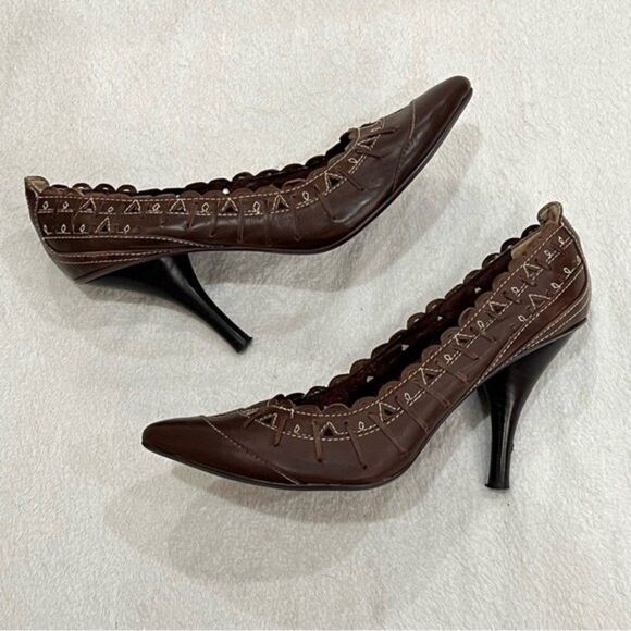 Naughty Monkey Scalloped Faux Leather Pumps size 10 - Picture 13 of 15